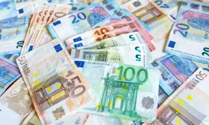 Billetes de euros de 5, 10, 20, 50 y 100. ¡Un buen botín para tu bff bank!