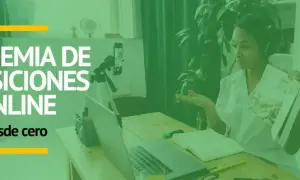 Mujer explicando cómo montar una academia online desde cero, con laptop, celular en trípode y materiales de estudio.