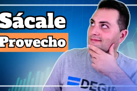 Hombre pensativo con camiseta Degiro, con texto "Sácale Provecho". Podría estar resolviendo degiro problemas.