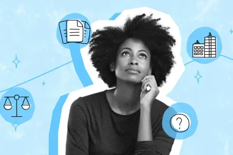 Mujer pensando en los requisitos para crear empresa online: documentos, edificios, balanza y signo de interrogación.