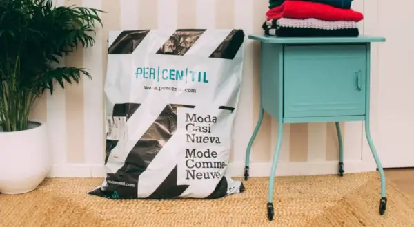 Bolsa de Percentil con "Moda Casi Nueva". Descubre como funciona Percentil para vender tu ropa.