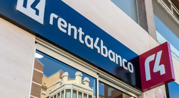 Fachada de Renta 4 Banco. Buscando opiniones sobre sus servicios financieros.