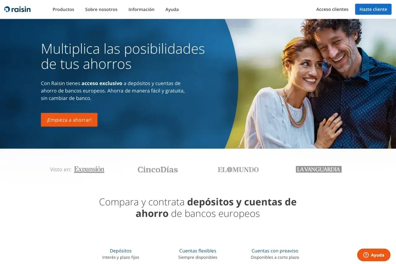 Pareja sonriente en Raisin, que ofrece acceso exclusivo a dep&oacute;sitos y cuentas de ahorro de bancos europeos. &iexcl;Empieza a ahorrar!